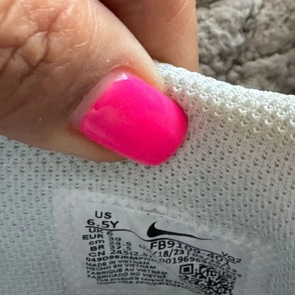 Nike Women’s Sneakers White Black Pink Low-Top - Picture 4 of 6
